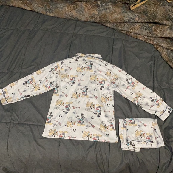 NWOT Kids Disney Mickey Mouse & Pluto Pajama Set - Picture 3 of 16
